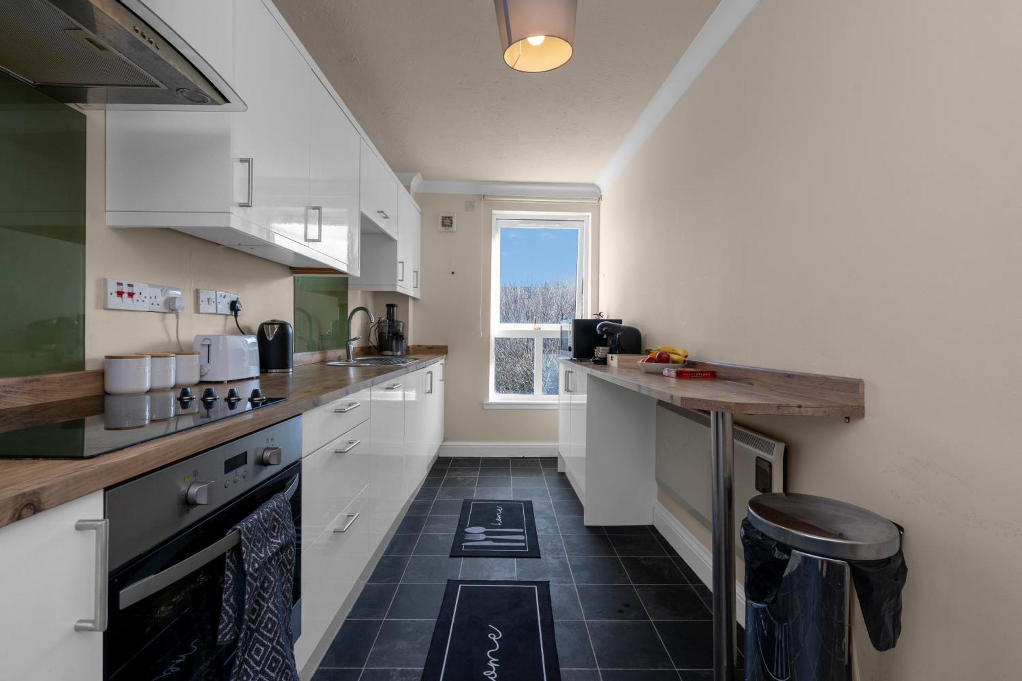 Apartment 2 Bedroom In With Free Parking *