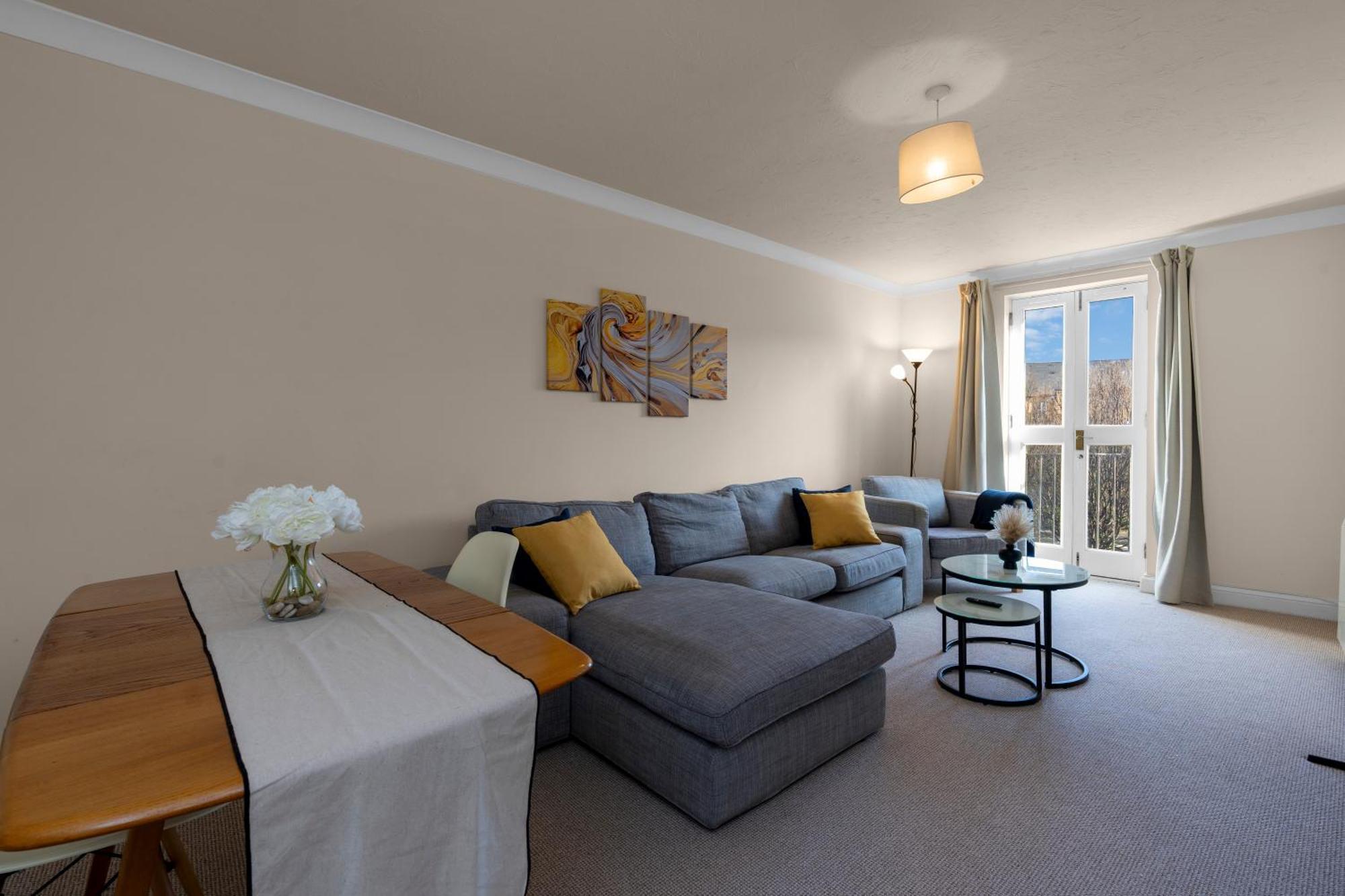 2 Bedroom In With Free Parking Apartment EDI
